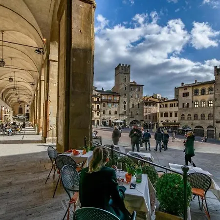 Dimora Vasari 公寓 *